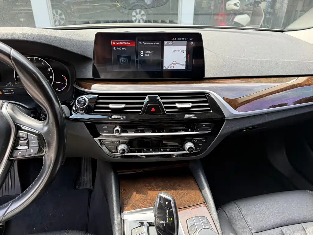 BMW 5 Series — миниатюра 6
