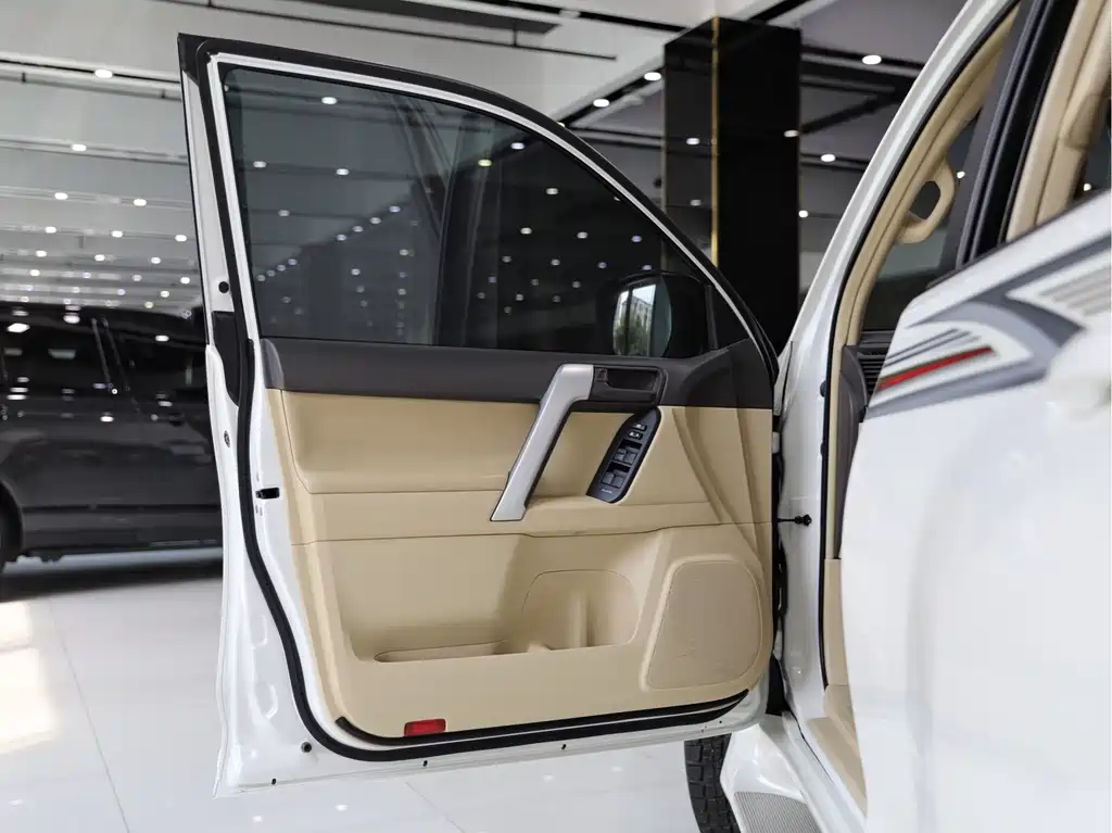Toyota Land Cruiser Prado 2016 2.7L AT