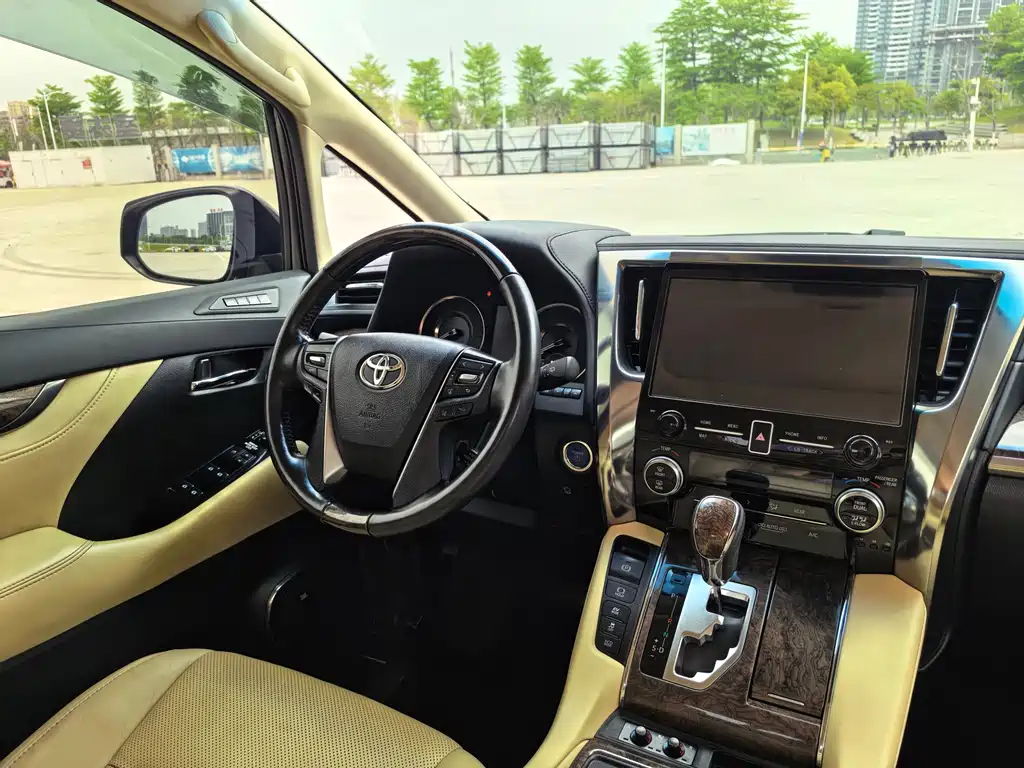 Toyota Vellfire 2019 2.5L HV Luxury