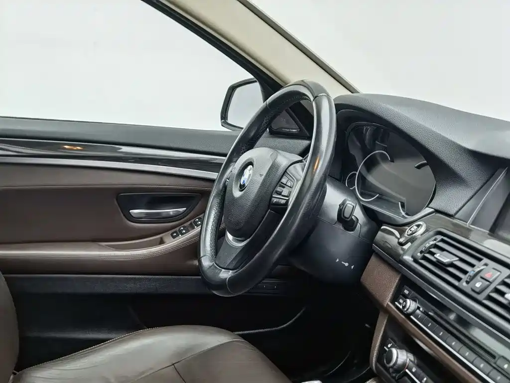 BMW 5 Series — миниатюра 22