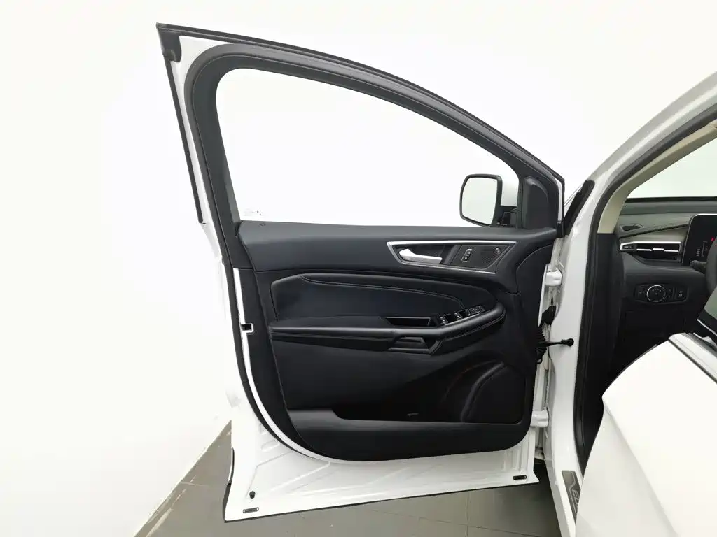 Ford Edge — миниатюра 8
