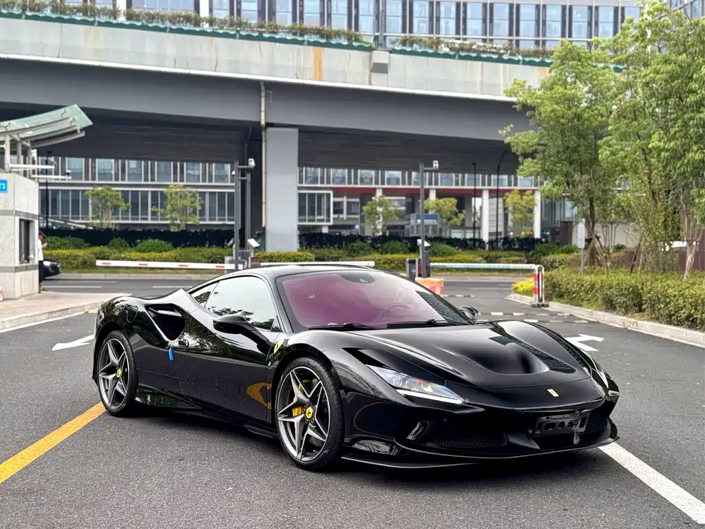 FERRARI F8