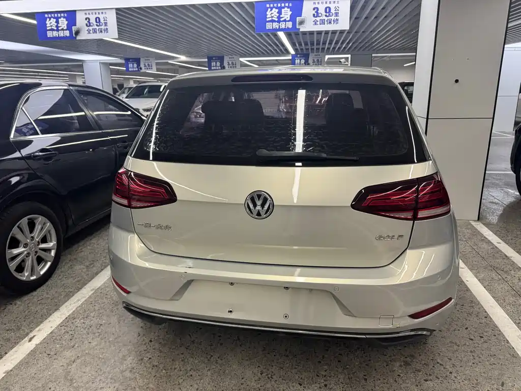 VOLKSWAGEN GOLF