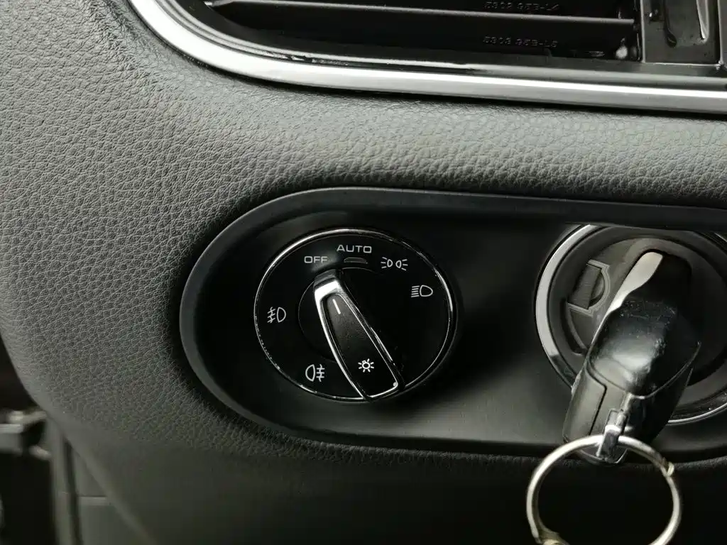 Porsche Macan — миниатюра 21
