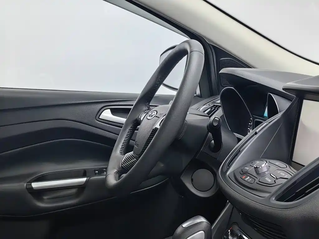 Ford Kuga — миниатюра 22