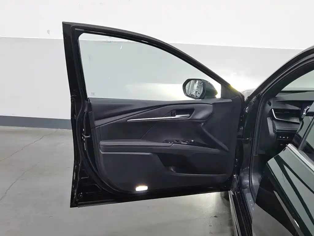Toyota Camry — миниатюра 8