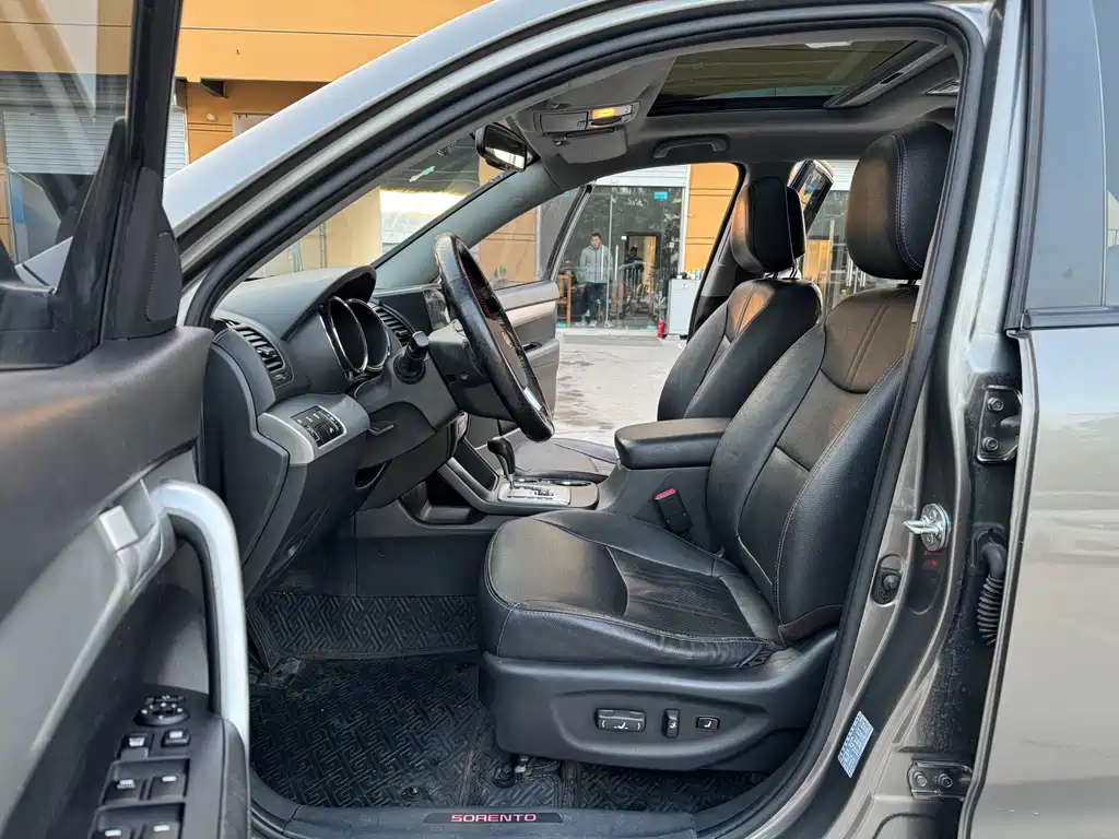 Kia Sorento 2.4L Gasoline Luxury Edition, фото 5