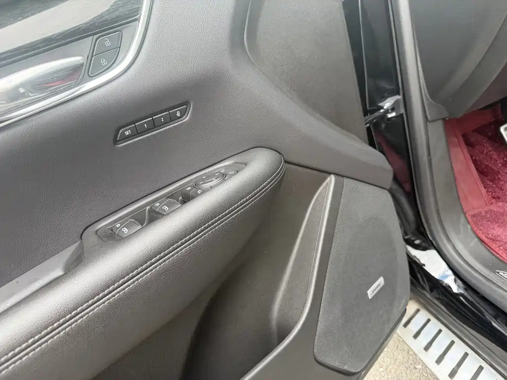Cadillac XT5 — миниатюра 6