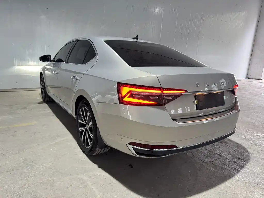Skoda Superb — миниатюра 6