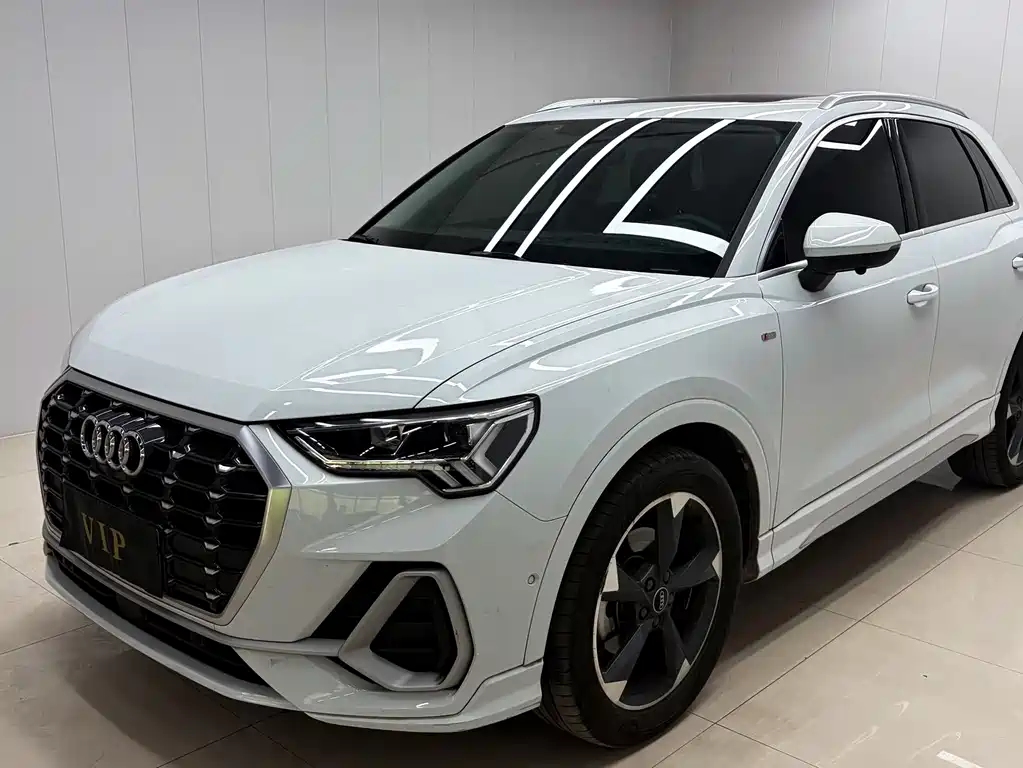 Купить Audi Q3
