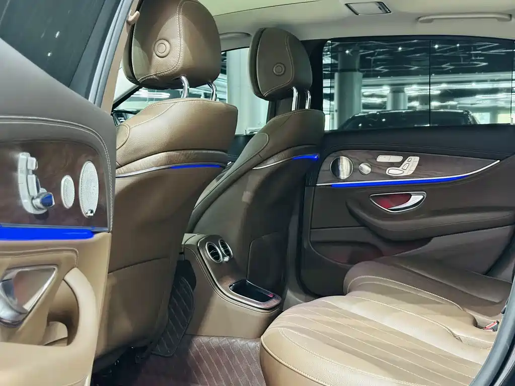 Mercedes-Benz E-Class — миниатюра 6