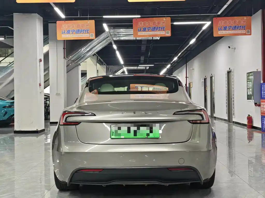 Tesla Model 3 — миниатюра 7