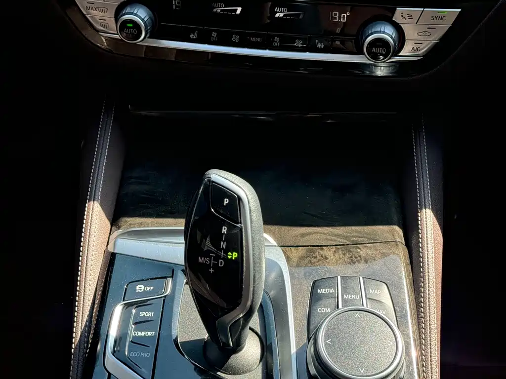 BMW 5 Series — миниатюра 15