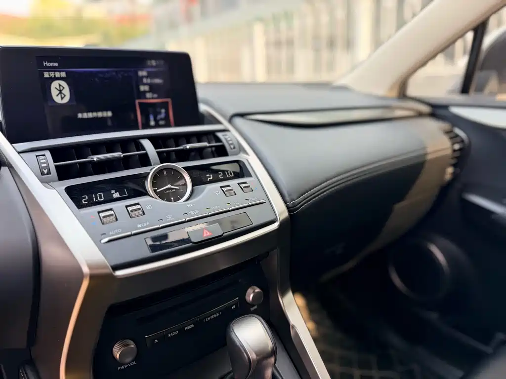 Lexus NX — миниатюра 8