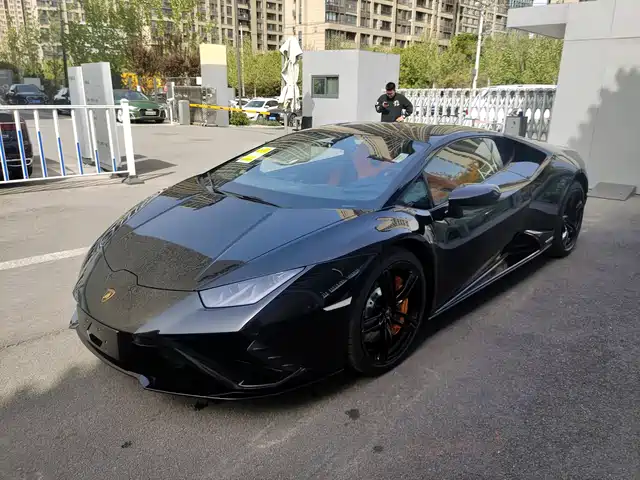 LAMBORGHINI HURACÁN