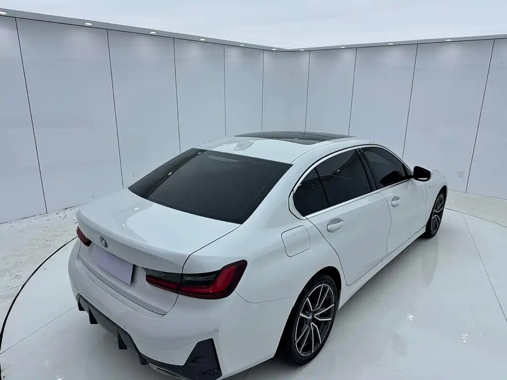 BMW 3 SERIES