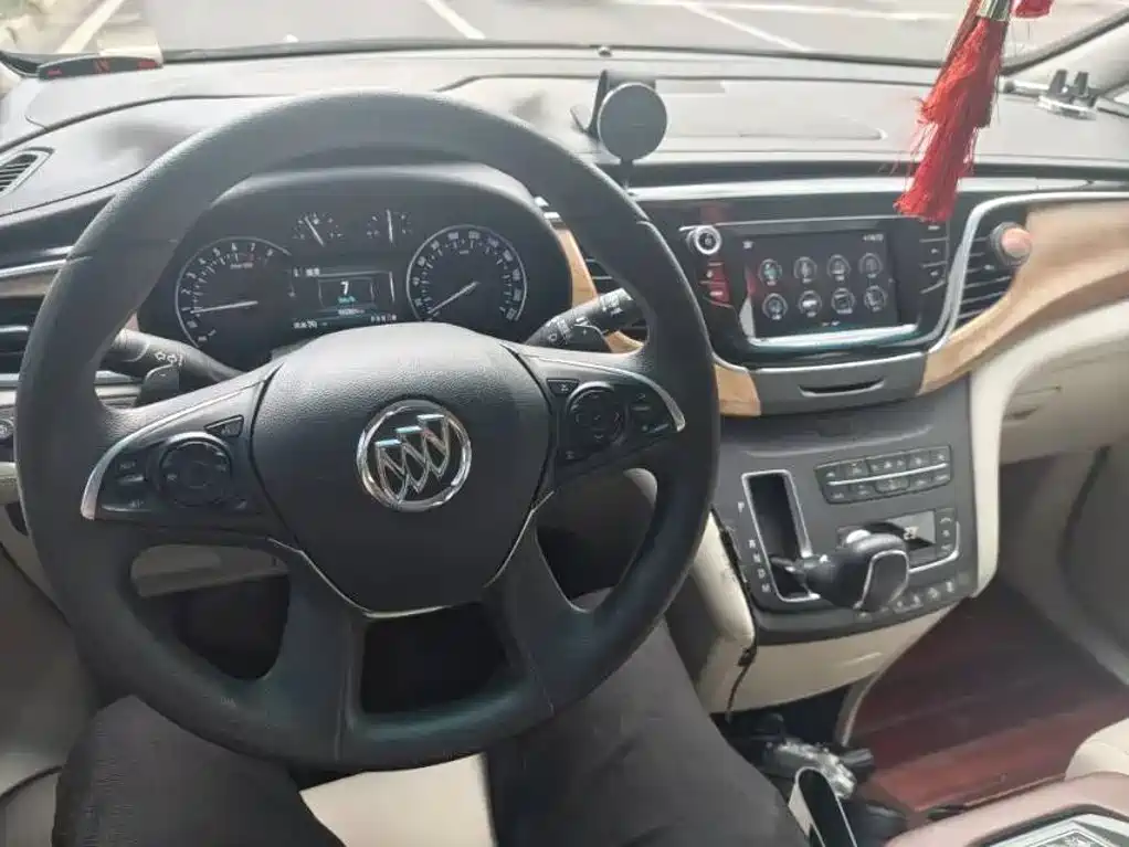 Buick GL8 — миниатюра 3