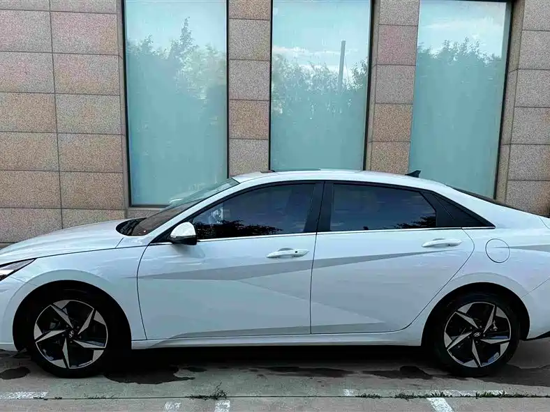 Hyundai Elantra — миниатюра 3