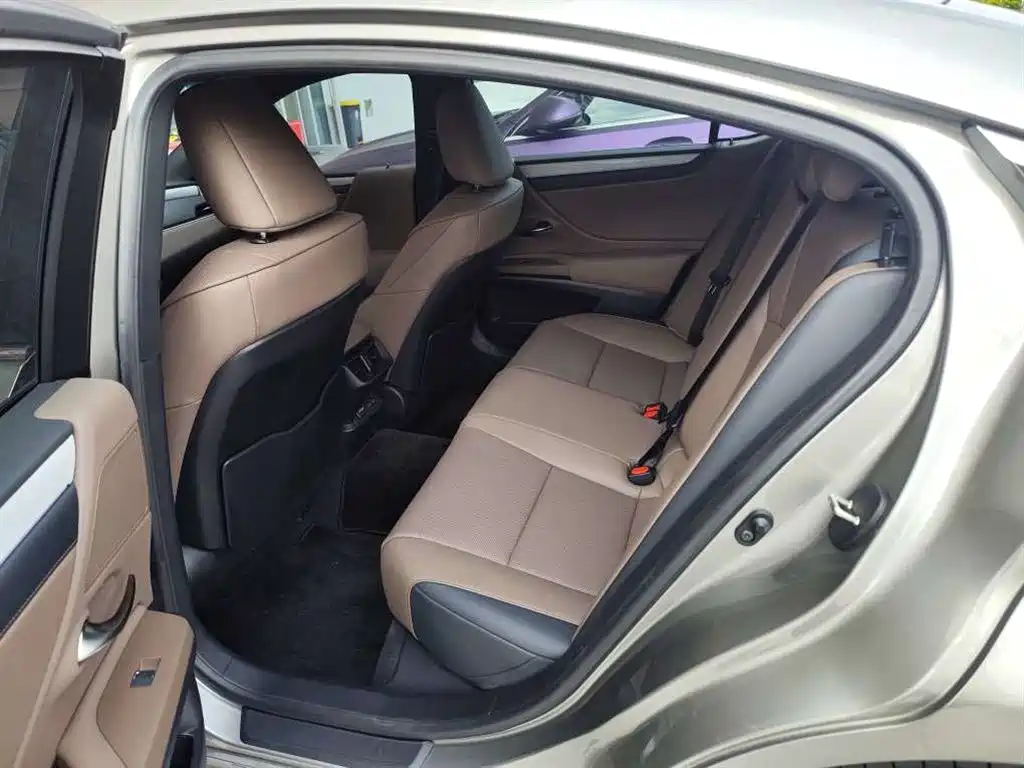 Lexus ES — миниатюра 8