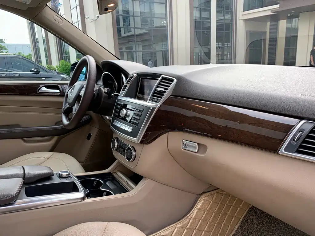 Mercedes-Benz M-Class — миниатюра 28