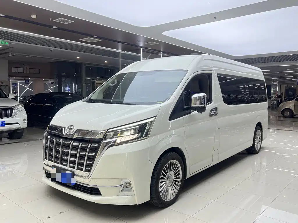 Toyota Hiace 2022