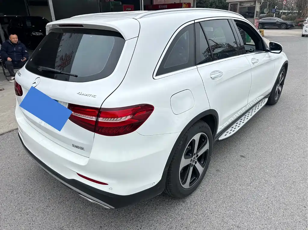 MERCEDES-BENZ GLC