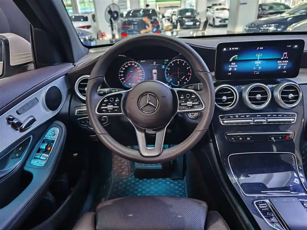 MERCEDES-BENZ GLC