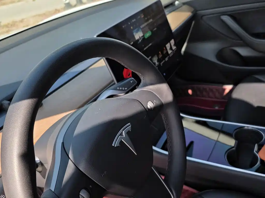 Tesla Model 3 — миниатюра 9