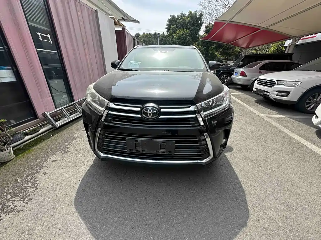 TOYOTA HIGHLANDER