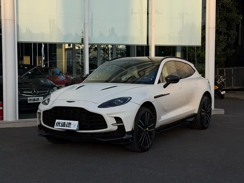 Купить Aston Martin DBX