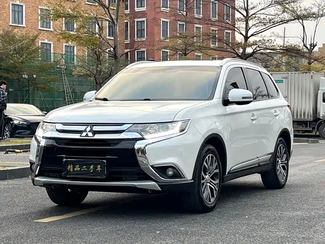 mitsubishi outlander