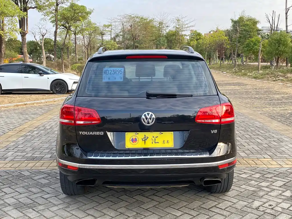 VOLKSWAGEN TOUAREG