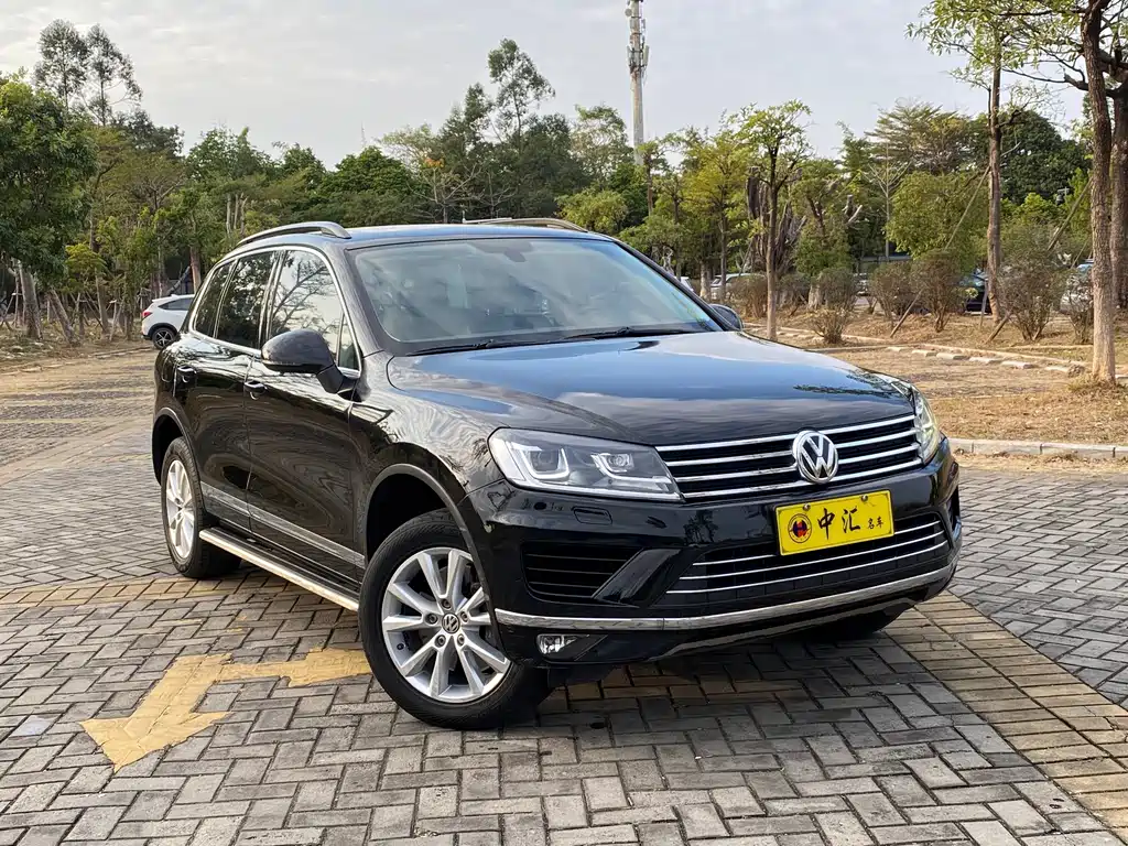 VOLKSWAGEN TOUAREG