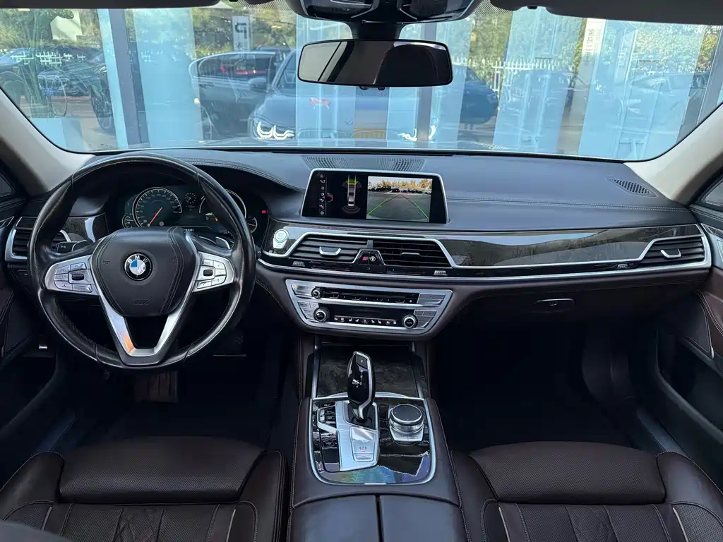 BMW 7 Series — миниатюра 5