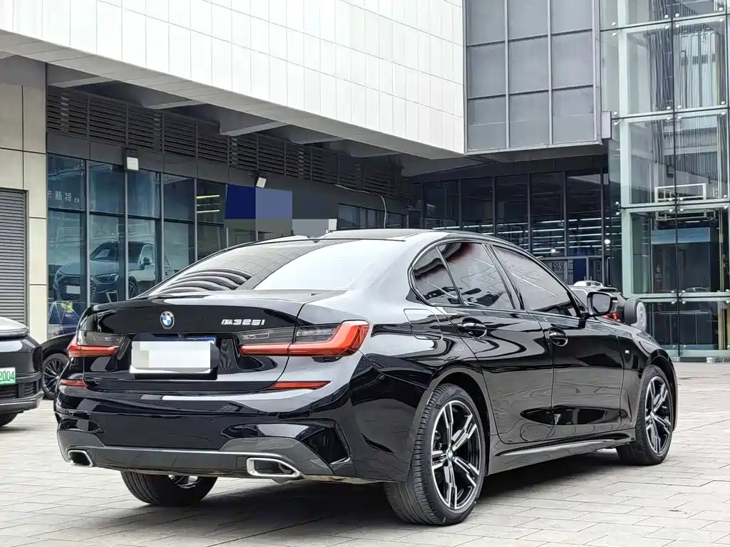 BMW 3 SERIES
