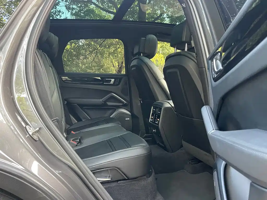 Porsche Cayenne Hybrid — миниатюра 7