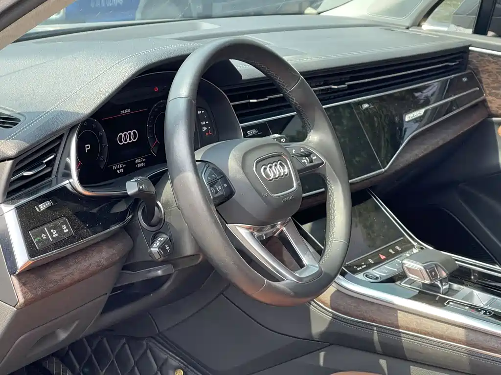 Audi Q7 2023 55 TFSI quattro S line Sport