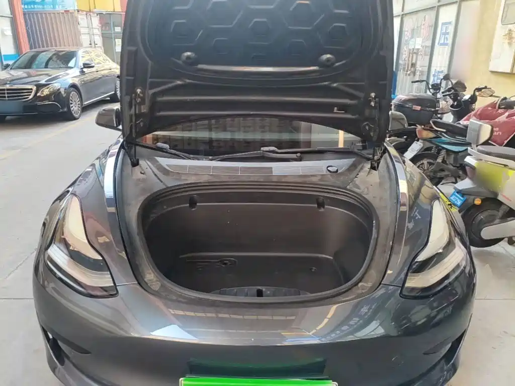 Tesla Model 3 — миниатюра 20