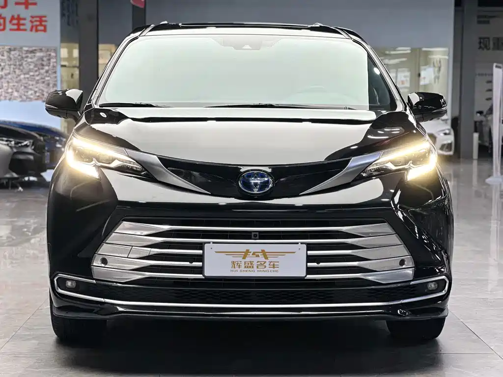 Toyota Sienna — миниатюра 2