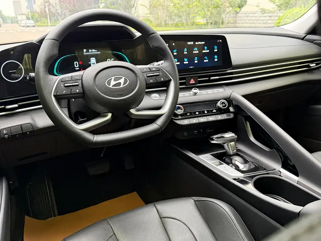 Hyundai Elantra — миниатюра 8