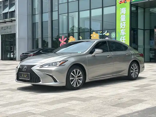 LEXUS ES 2018