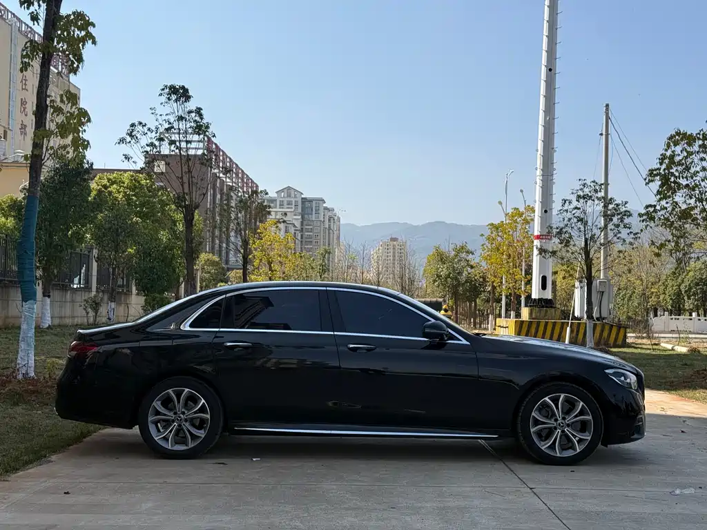 MERCEDES-BENZ E CLASS