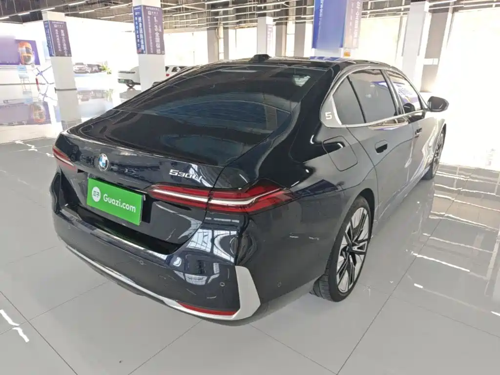 BMW 5 Series — миниатюра 7