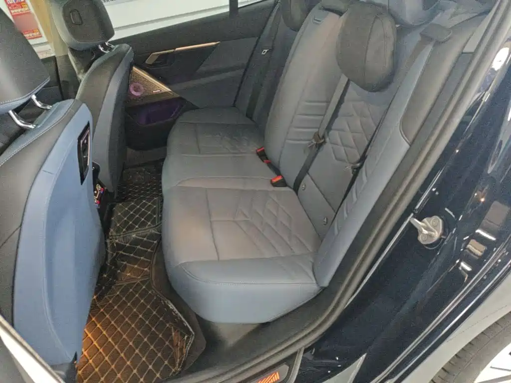 BMW 5 Series — миниатюра 17