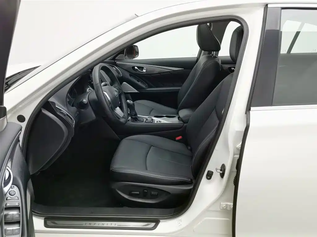 Infiniti Q50L 2021 2.0T