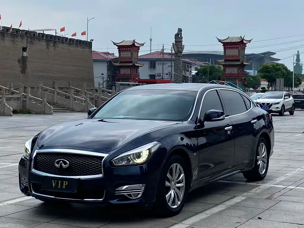 Купить Infiniti Q70
