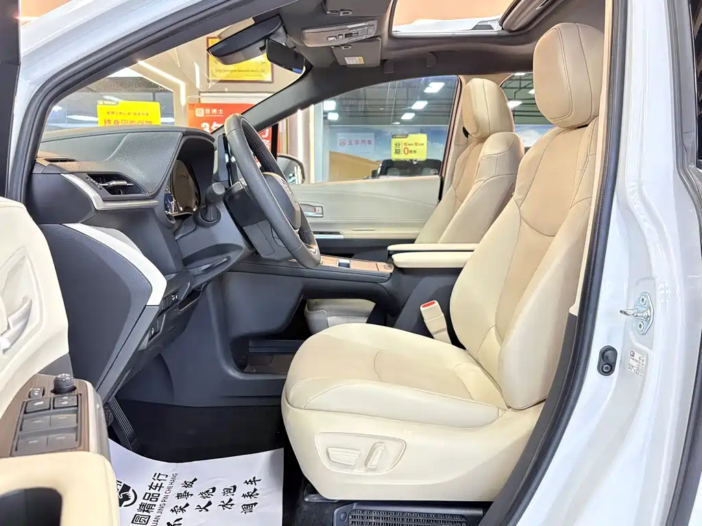 Toyota Sienna — миниатюра 9