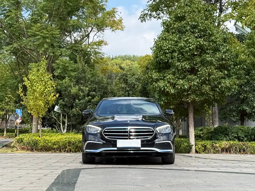 Mercedes-Benz E-Class — миниатюра 2
