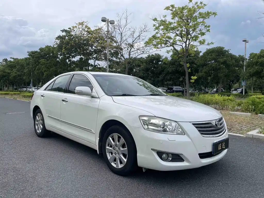Toyota Camry — миниатюра 3