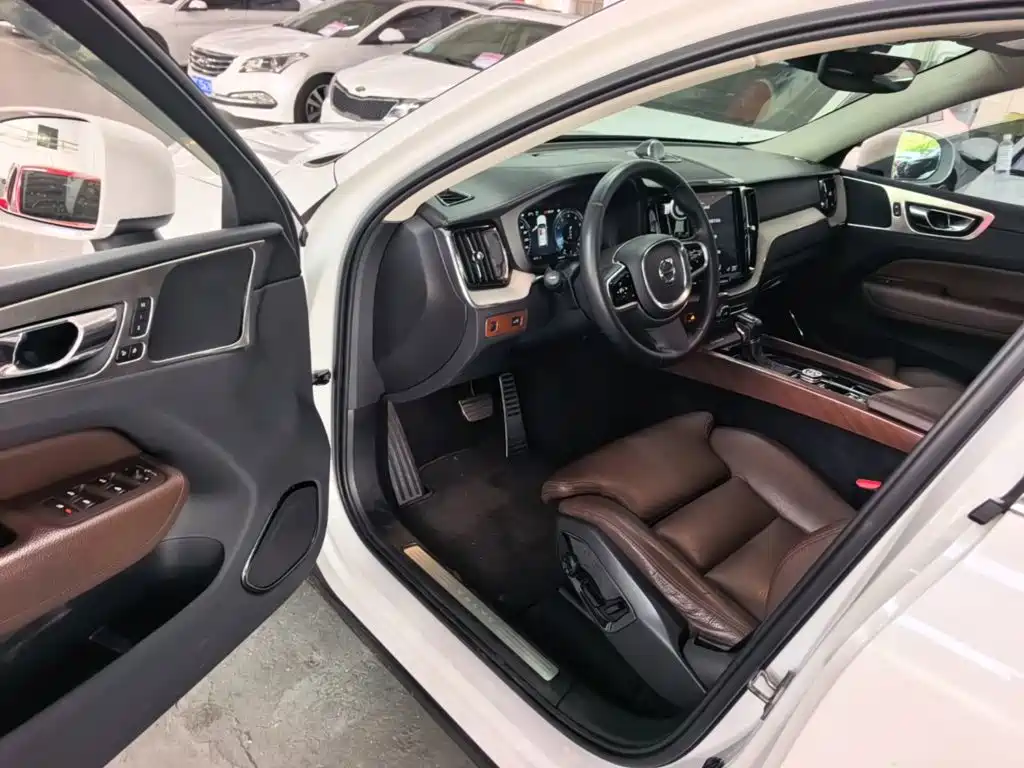 Volvo XC60 — миниатюра 16